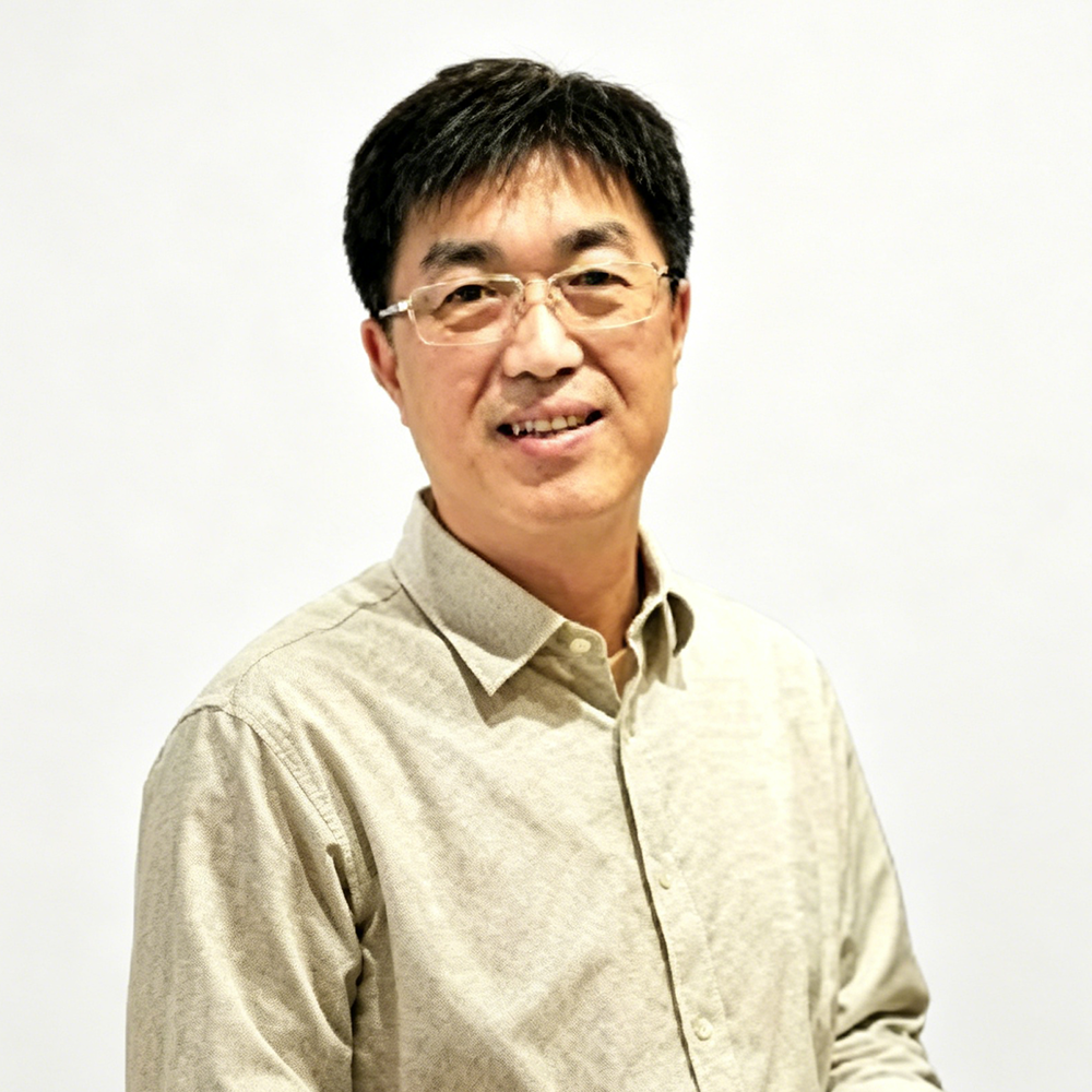 杨 军